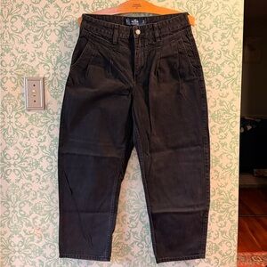 Hollister High Rise Barrel Jean, 9L